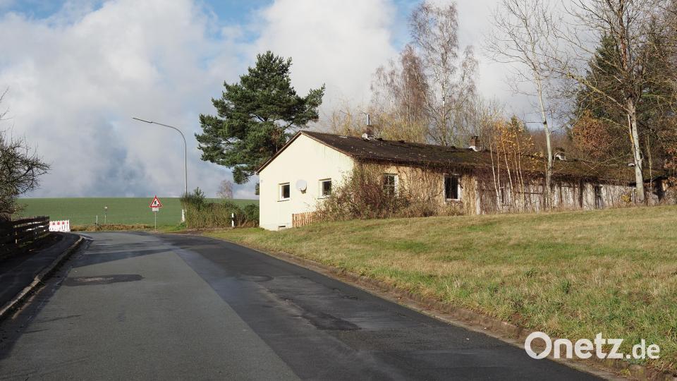 Am Zeidlweidweg 16 - 22 in Erbendorf sollen neue Flüchtlingsunterkünfte des Landkreises entstehen. Anwohner übergaben nun an Bürgermeister Johannes Reger eine Unterschriftenliste gegen die Unterbringung von Flüchtlingen. Archivbild: lum