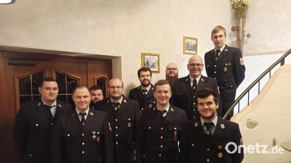 Die neue Führungsspitze: (von links) Gerätewart Felix Meyer, Kassier Stephan Forster, Vertrauensmann Fabian Meyer, Schriftführer Matthias Lippert, Gerätewart Tobias Altnöder, Kommandant Manuel Brucker, Zweiter Kommandant Michael Meyer, Bürgermeister Klaus Meyer, Vorsitzender Thomas Meyer und Vertrauensmann Matthias Fischer. Bild: Feuerwehr Wernersreuth/exb