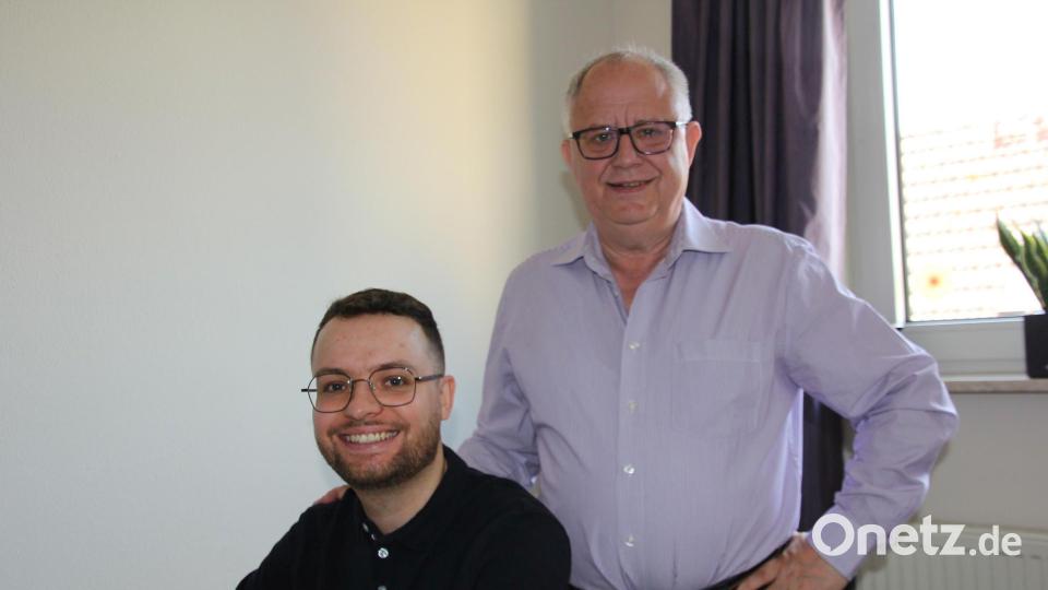 Steuerberater Reinhard Ernstberger und sein Auszubildender Daniel Ulrich Archivbild: kro