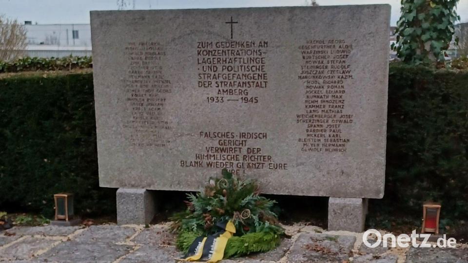 Die SPD Amberg erinnert an den Holocaust-Gedenktag: Im Bild die Grabstätte der NS-Opfer im Katharinenfriedhof. Bild: Dieter Weiß/exb