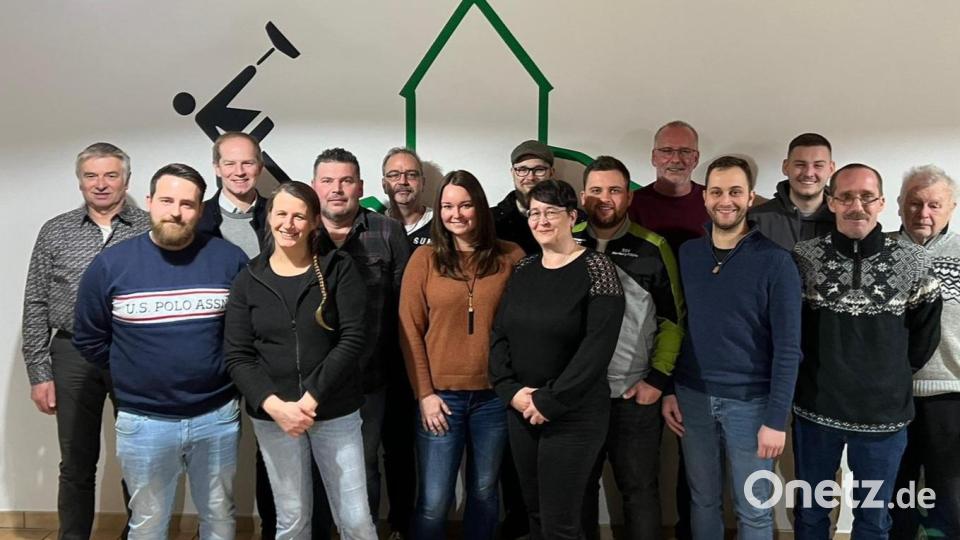 Die Stockschützen Wernberg-Köblitz wählen einen neuen Gesamtvorstandschaft (nicht im Bild sind Manuela Unger und Georg Rebl). Bild: Dinkelmeyer/exb