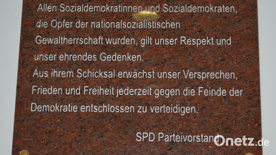 SPD: Holocaust-Gedenktag: Gedenktafel im KZ Dachau Bild: Dieter Weiß/exb