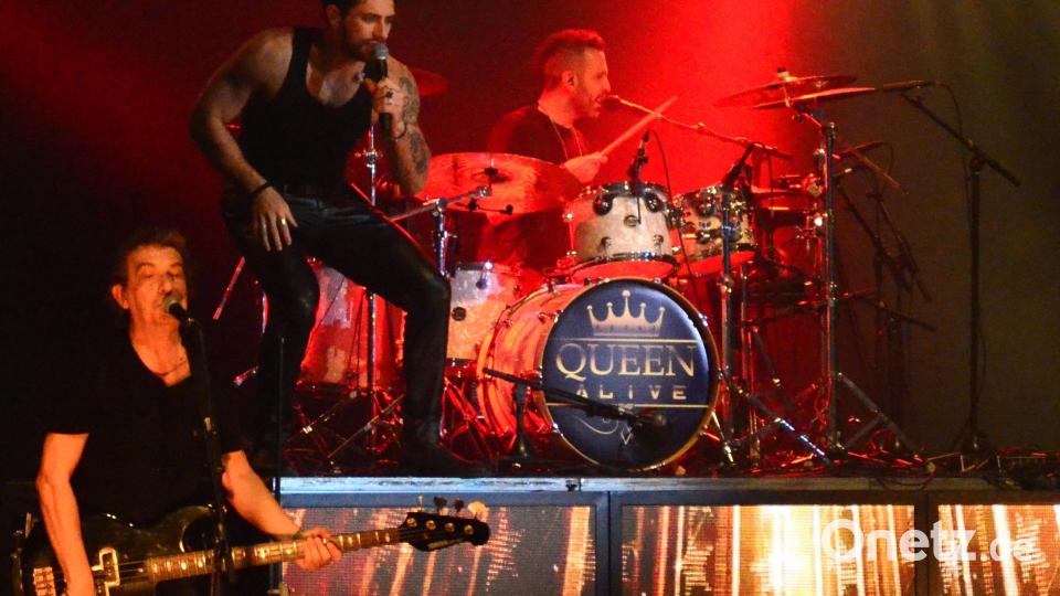 Das Italo-Quartett &quot;Queen Alive&quot; entführt das Weidener Publikum in der Max-Reger-Halle auf eine Reise in die Musikgeschichte. Bild: Kunz