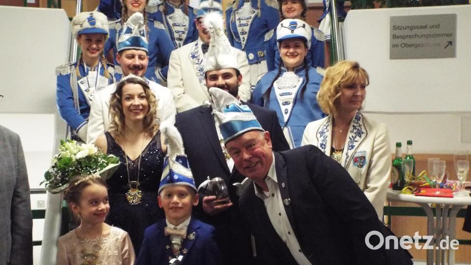 Bürgermeister mit Prinzenpaar Bild: e