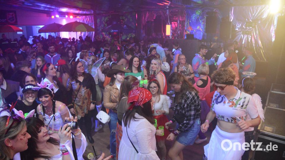 Die Party-Band &quot;Highline&quot; ist Garant für eine volle Tanzfläche und eine Superstimmung im Saal. Bild: bey