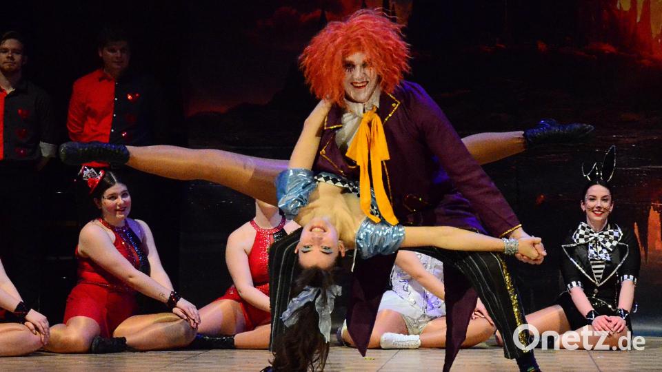 Alice und der Hutmacher im ADAC-Wunderland. Bild: Kunz