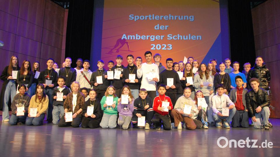 Die Dreifaltigkeits-Mittelschule war mit den meisten Teams bei der Sportlerehrung vertreten. Bild: gsp