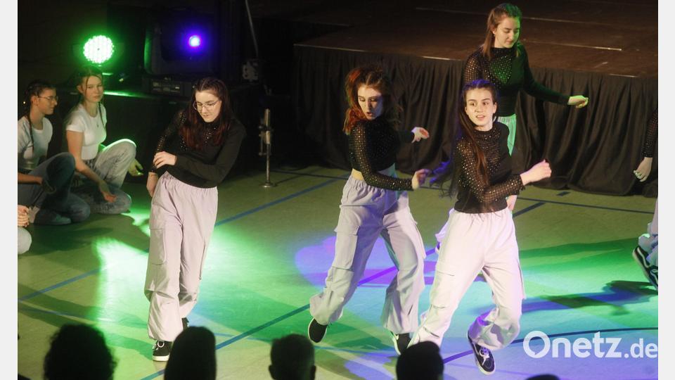 Die Tanzsportgruppe Theuerl eröffnete die Sportgala in der Oberpfalzhalle mit einem Hip-Hop. Bild: Hirsch