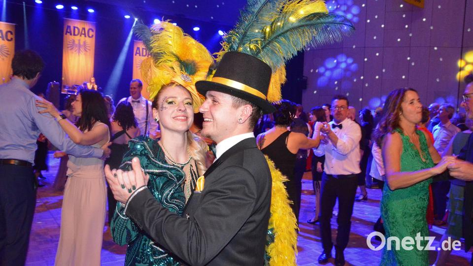 Das Prinzenpaar der Narrhalla Windischeschenbach Denise II. und Thomas IV. genießen die Ballnacht. Bild: Kunz