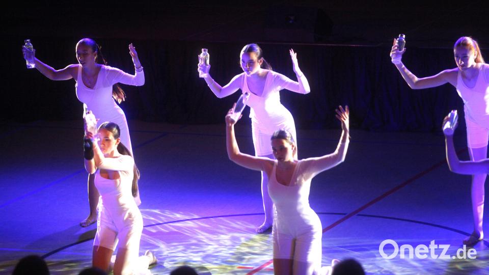 Das Showprogramm der Schwandorfer Sportgala mit Tanz und Artistik erlebte mittlerweile die 17. Auflage. Bild: Hirsch