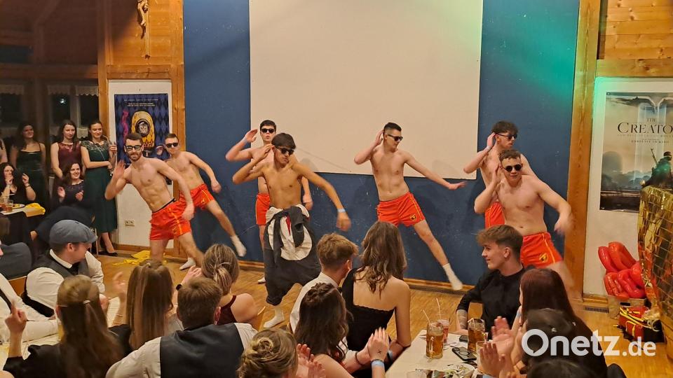 Die Weiherner Spritzboys voll in Action. Bild: slh