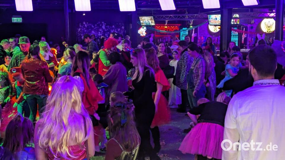 Es war wieder viel los beim Kinderfasching der Narrhalla Weiden. Bild: Matthias Stumpf/exb
