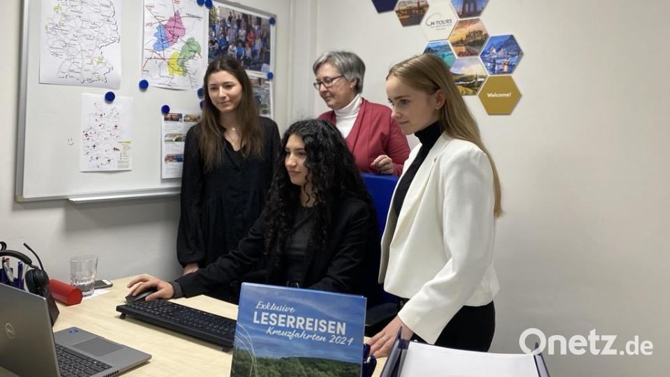 Sabrina Wiedl, Dimitria Spanelli, Astrid Groß-Prell und Franziska Marchner vom Kunden- und Produktmanagement von M-Tours stehen Reisenden bei Fragen gerne zur Verfügung. Bild: Maren Schönhofen