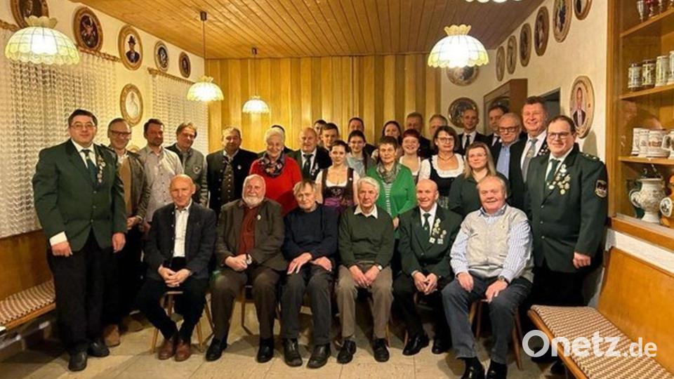 Langjährige und verdiente Mitglieder zeichnete der Schützenvereins Tell Hundsbach aus. Bild: Schützenverein Tell Hundsbach/exb