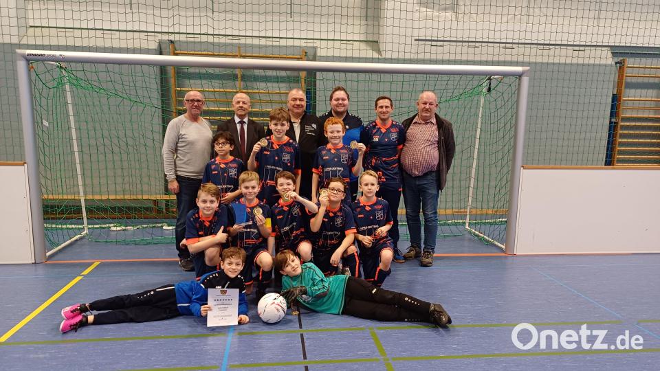 Die (SG) Schnaittenbach gewann die Landkreismeisterschaft bei den E-Junioren. Bild: Klaus Meier/exb