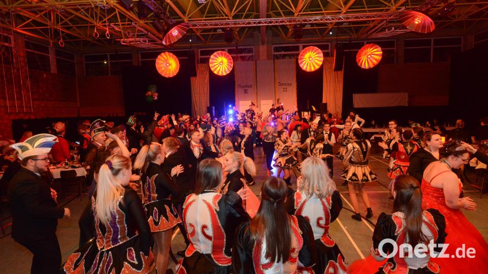 Die Tanzfläche der Mehrzweckhalle Windischeschenbach ist immer gut gefüllt. Bild: bey
