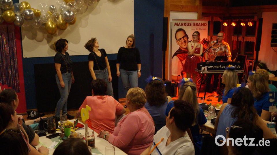 Die Pantomimen-Show des Frauenkreises ist einmalig. Bild: slh