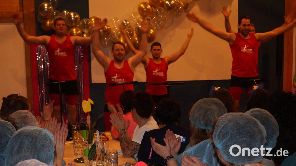 Eine kraftvolle Show begeistert die Besucherinnen. Bild: slh