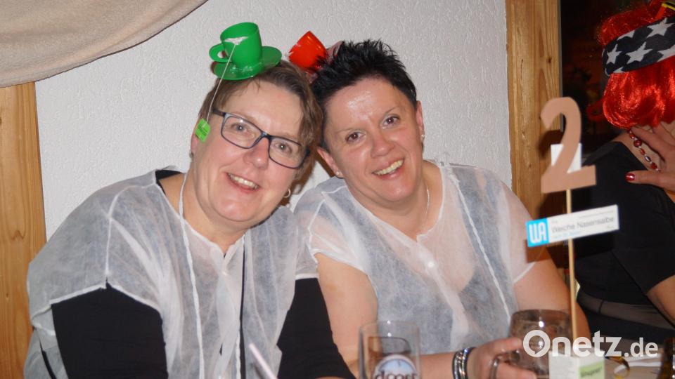 Mit Wellnesstee zum Weiberfasching. Bild: slh