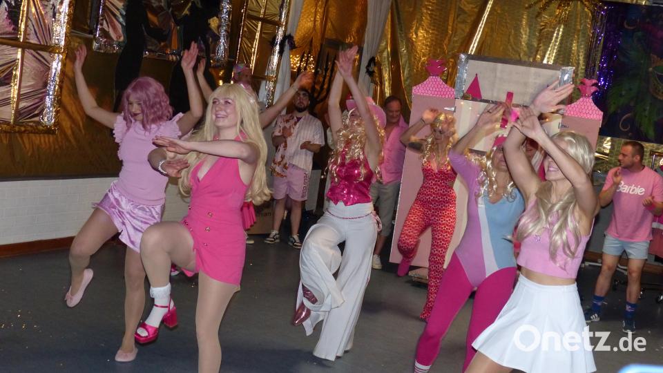 Die &quot;Barbies&quot; erhalten tosenden Applaus. Bild: hme