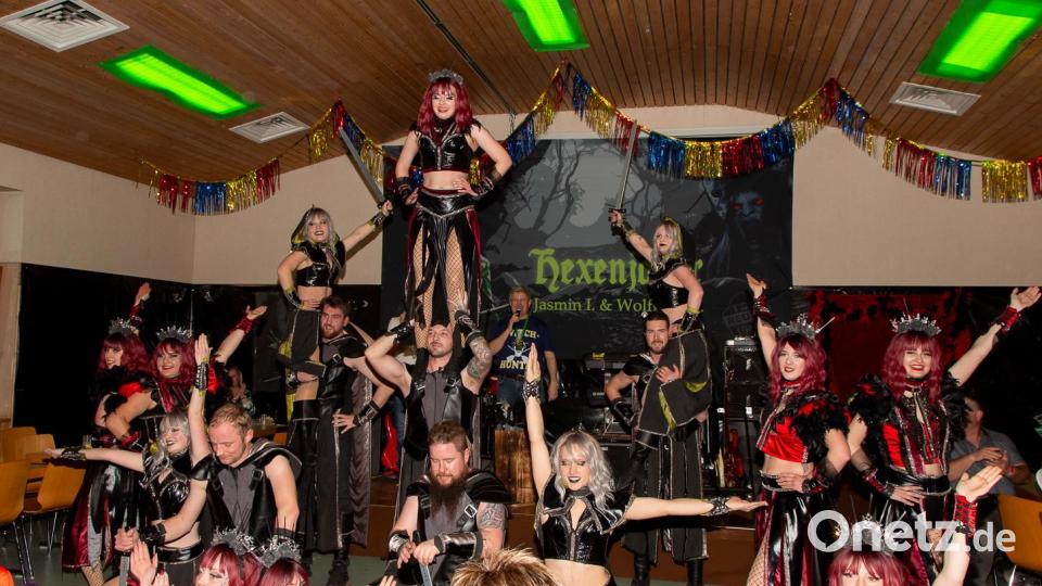 Der TSV Reuth hatte wieder zum Faschingsball geladen. Höhepunkt war die Darbietung der Prinzengarde. Bild: Peter Schieder/exb