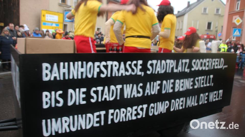 Der Burschenverein hatte eine Botschaft an Bürgermeister und Stadtrat. Bild: sne