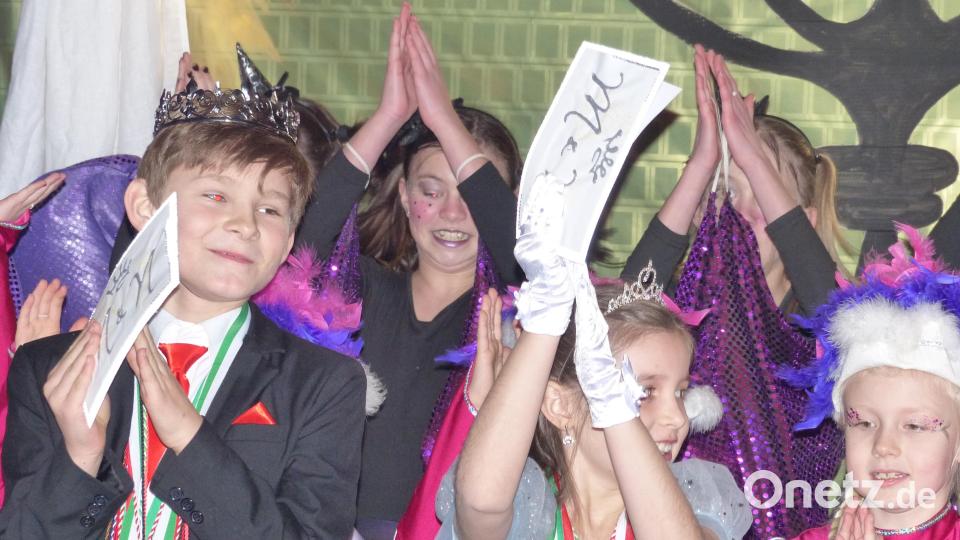 Nico I . und Maya I. sind das Kinderprinzenpaar. Bild: hme