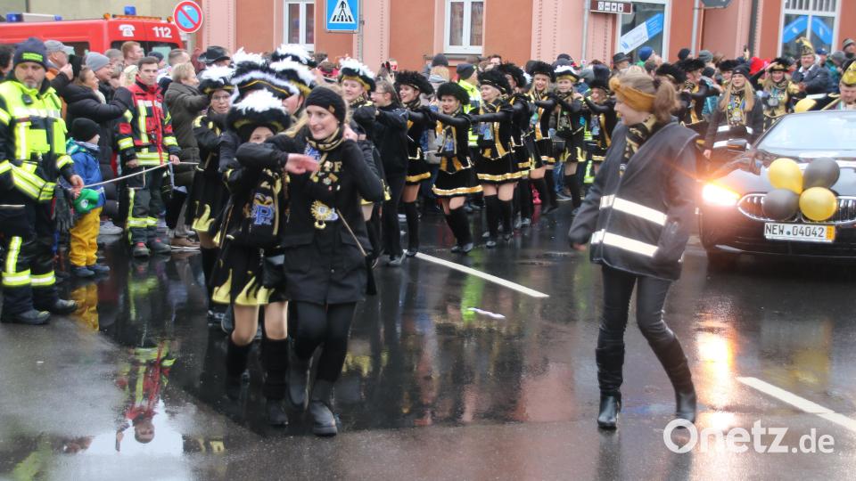 Silke Kiefer führte die Polonaise des PFV an. Bild: sne
