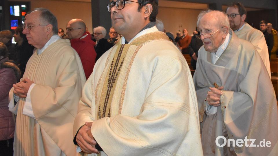 Der Einzug in die Kirche. Bild: rgr
