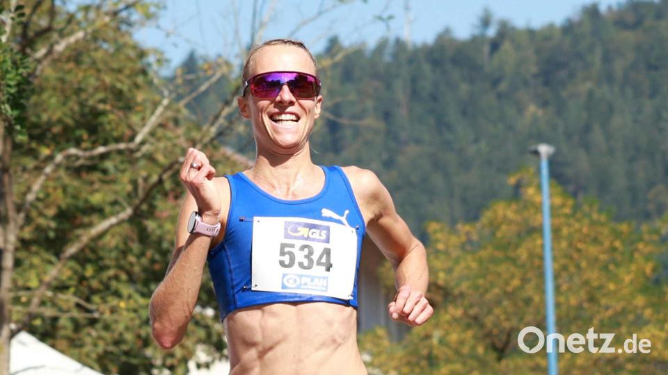 Domenika Mayer aus Neukirchen blieb in Bad Füssing über 10 Kilometer erstmals unter der 32-Minuten-Marke. Bild: Theo Kiefner