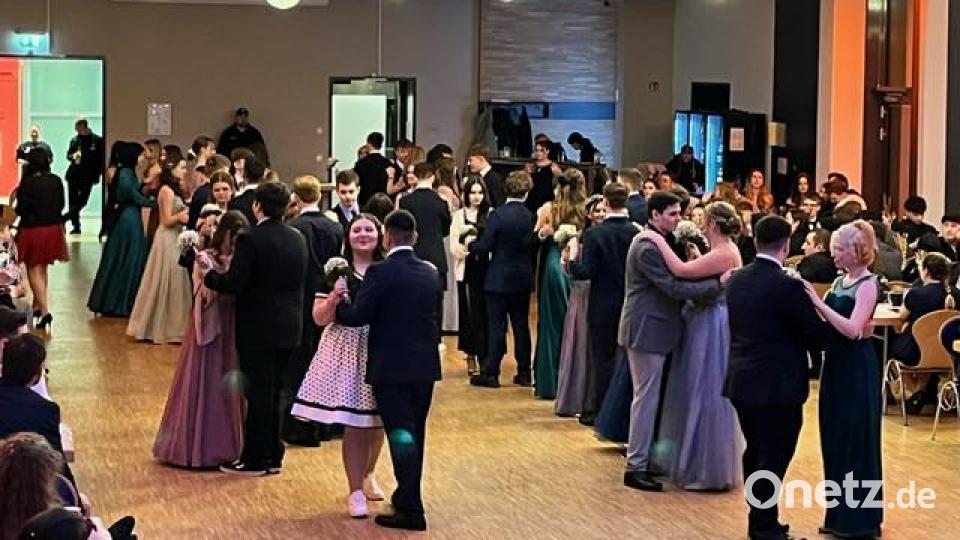 In der Stadthalle Erbendorf fand der Abschlussball der Mittelschule Waldsassen statt. Bild: Mittelschule Waldsassen/exb