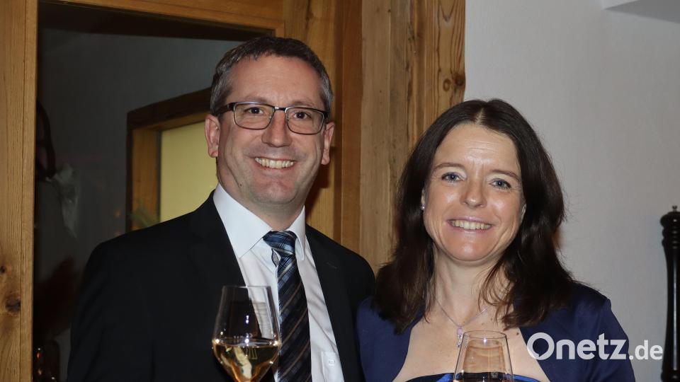 Sonja Kalb, Vorstandsmitglied der Sparkasse Amberg-Sulzbach, mit Begleitung. Bild: mfh