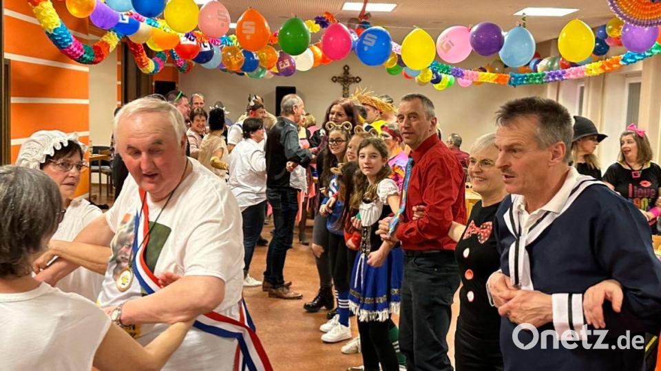 Pfarrer Erwin Bauer mischte sich als Oberbürgermeister der fanzösischen Stadt Colmar unter die kostümierten Gäste. Bild: gz