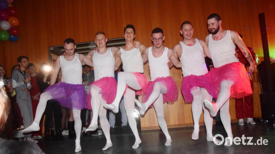 Der Tanz der Schwäne beim Ball der DJK. Bild: fz