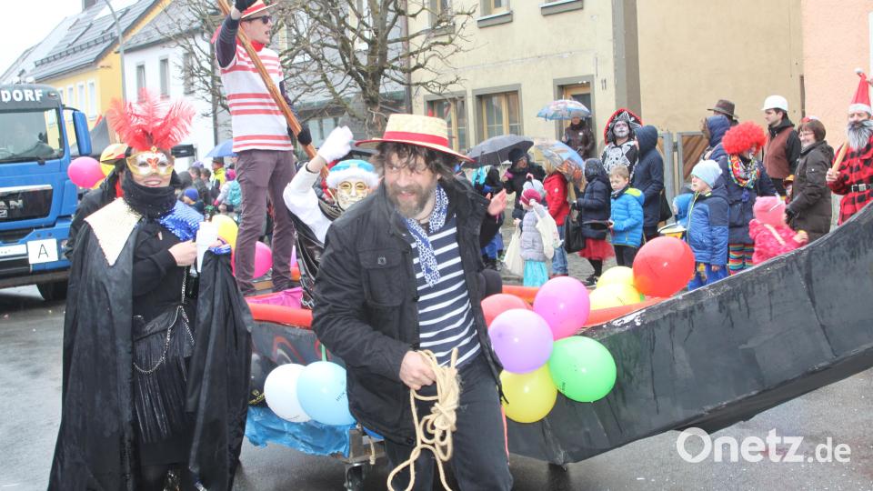 Die Gruppen, die beim Neuhauser Faschingszug mitziehen, beweisen immer viel Fantasie und Kreativität beim Umsetzen von Kostümierungen und Themen. Am 13. Februar sind im Ort wieder die Narren los. Archivbild: wrt