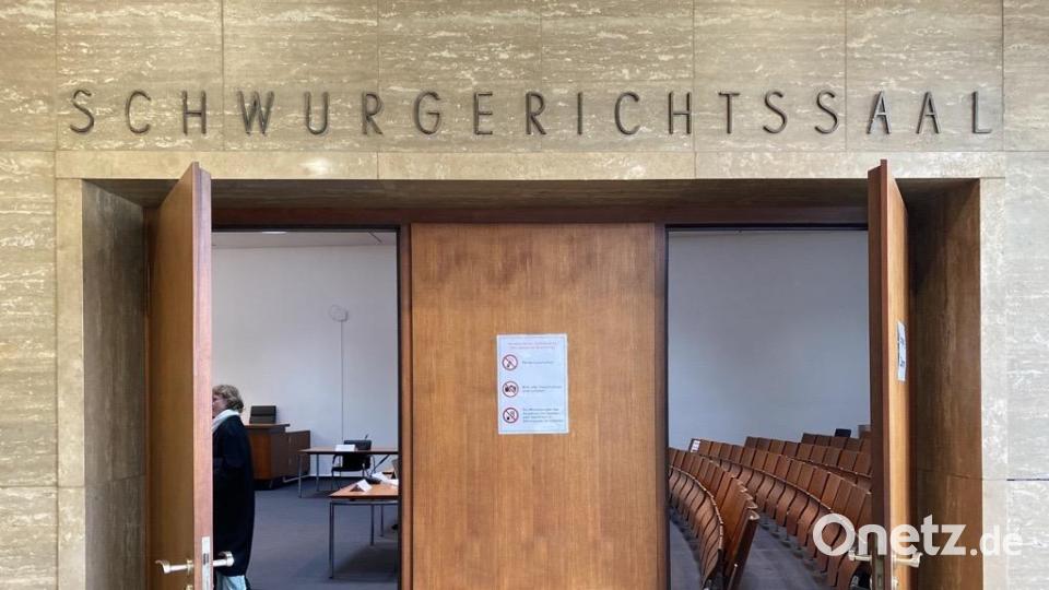 Im Schwurgerichtssaal des Landgerichts Hof sagten am Mittwoch weitere Polizeibeamte aus. Bild: Schönhofen