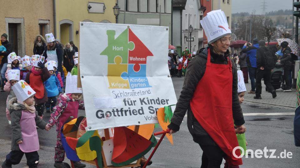 Die Vielfalt bei den Kostümen ist groß, wenn sich die Vohenstraußer Kindergartenkinder im Fasching auf den Weg machen. Bild: dob