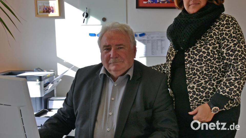 Peter Gold mit seiner Nachfolgerin Astrid Bösl. Bild: szl
