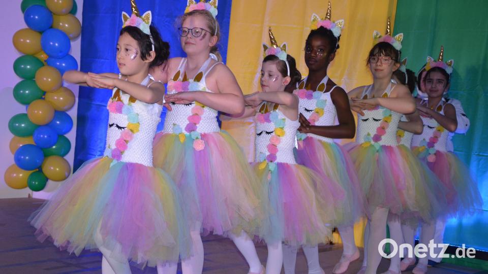 Eröffnet wurde der Faschingsabend mit den Fastnacht-Kids. Bild: jr