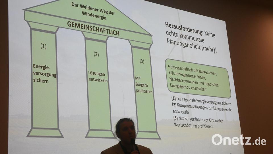 Die drei Säulen des &quot;Weidener Wegs&quot; zur Windenergie. Die Anliegen von Bürgern, Flächeneigentümern, Nachbarkommunen und Energiegenossenschaften sollen eingebunden werden. Bild: Gabi Schönberger