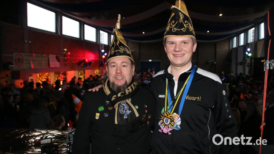 Ein eingespieltes Team: Seit Jahren ziehen Stadtverbandsvorsitzender Christian Panzer (links) und PFV-Präsident Martin Reis den Faschingszug in Pressath gemeinsam auf. Bild: sne