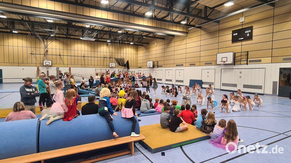 An einer besonderen Turnstunde des TuS Mitterteich durften Kinder maskiert teilnehmen. Bild: TuS Mitterteich/exb