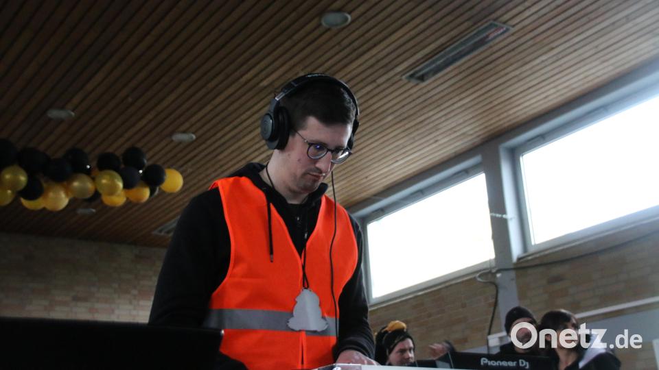 DJ James legte die passende Musik für die After-Show-Party auf. Bild: sne