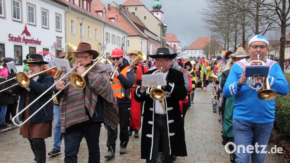 Die Grenzlandbuam Bärnau sind auch in diesem Jahr wieder beim Tirschenreuther Faschingszug mit dabei. Unser Bild zeigt sie aus dem vergangenen Jahr. Archivbild: kro