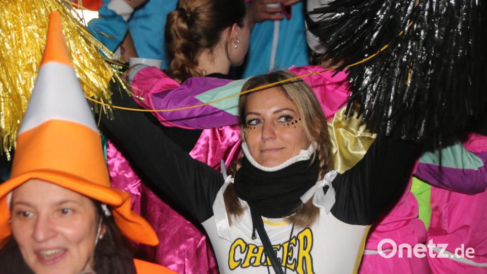 Stadträtin Stefanie Dippl wusste als Cheerleaderin wie das Tanzen geht. Bild: sne