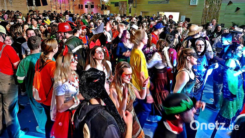 Die Tanzfläche beim Rosenmontagsball ist immer gut gefüllt. Archivbild: kzr