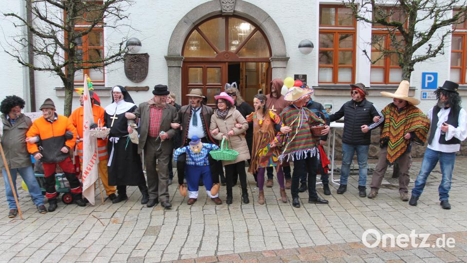 Singen, klatschen, schunkeln, trommeln: Alle machen mit. Bild: pi