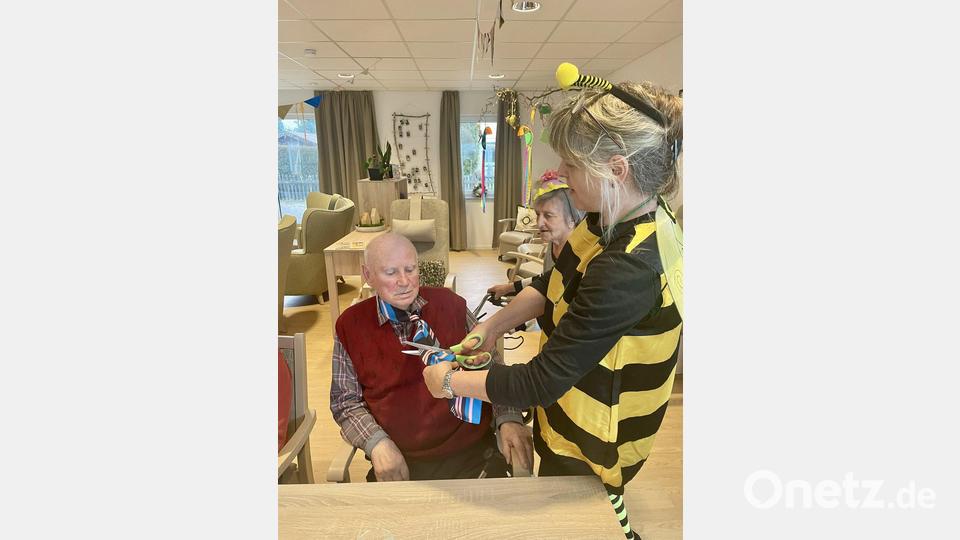Es musste auch die eine oder andere Krawatte dran glauben. Bild: Anja Ackermann/exb