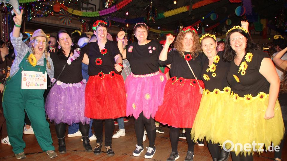 Ein Hingucker: Die Frauengruppe mit beleuchteten Pettycoats. Bild: frd