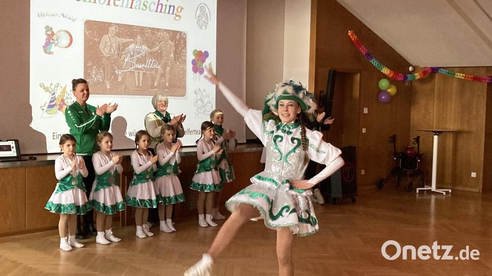 Der Faschingsverein Hammerles tritt beim Seniorennachmittag im Gemeindezentrum auf. Bild: Wolfgang Dütsch/exb